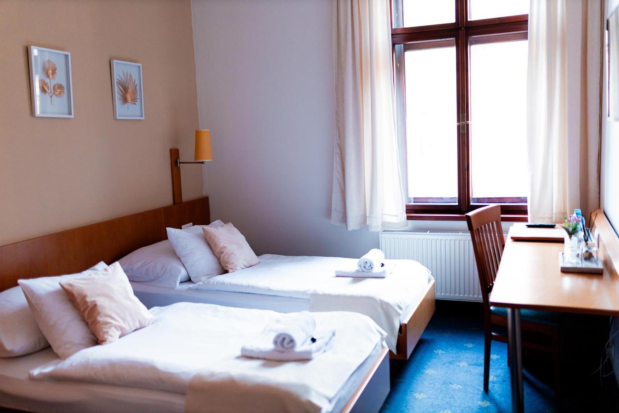 Hotel Apollon Litomerice Exterior photo