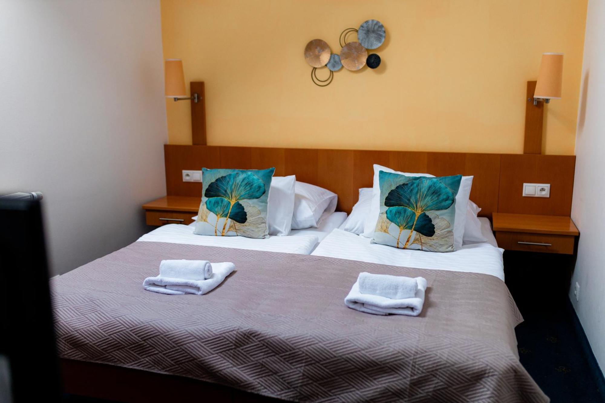 Hotel Apollon Litomerice Exterior photo