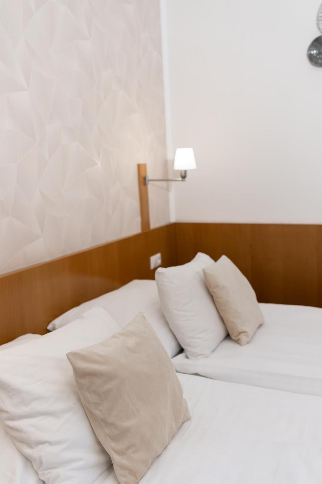 Hotel Apollon Litomerice Exterior photo
